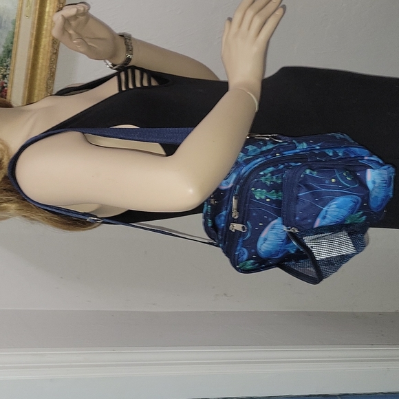 Jellyfish Navy blue & light blue 💙 water bottle crossbody bag. - Picture 11 of 11